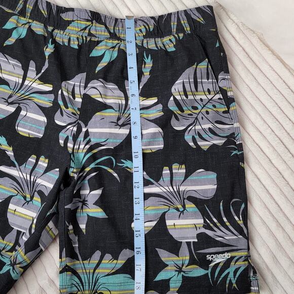 Speedo Medium Tropical Plumeria Swim Shorts Vibrant, Quick-Dry Comfort Beach - Picture 4 of 10